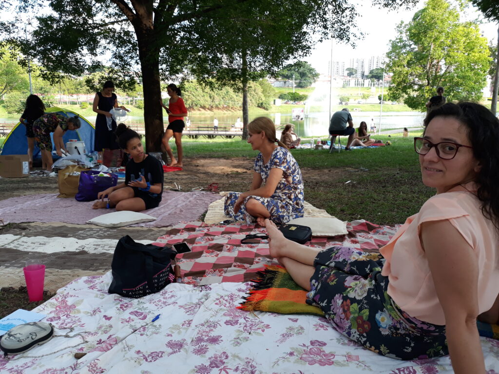 Levando as crianças para se divertirem no Parque Ecológico de Indaiatuba