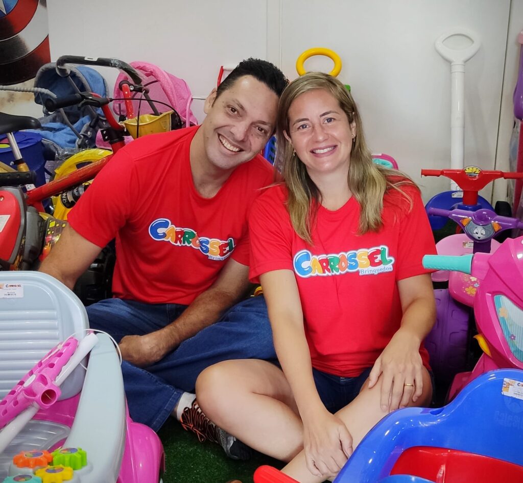 Casal Carlos e Vanessa da Carrossel Brinquedos em Indaiatuba