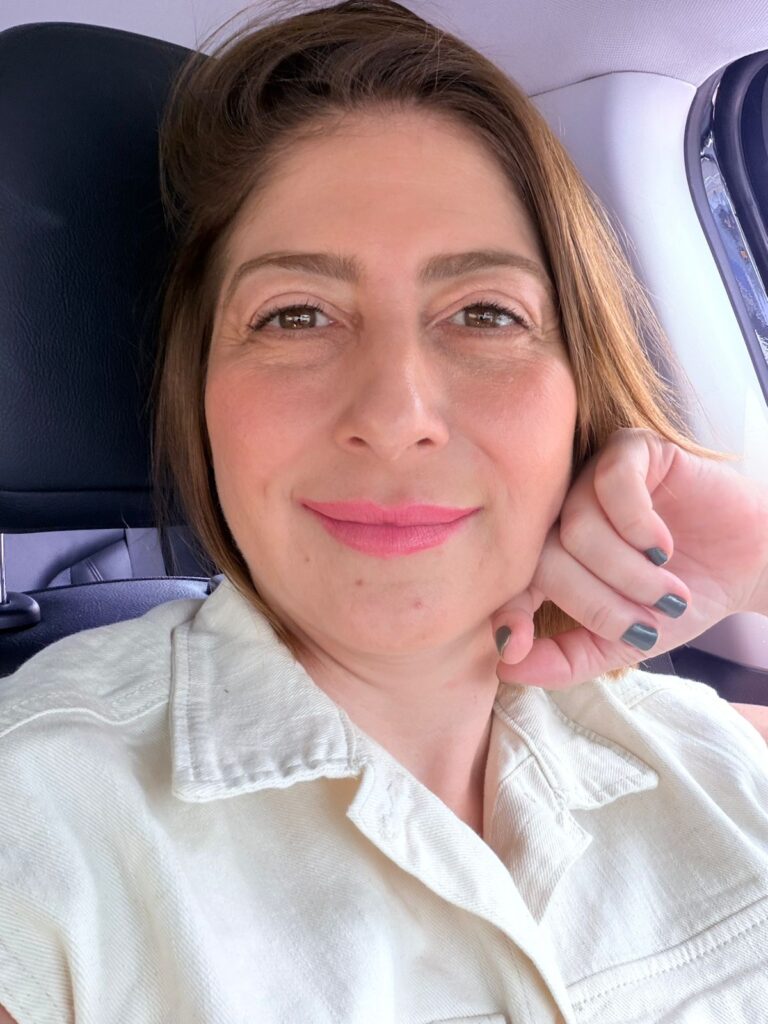 Médica Veterinária Dra. Esp. Mª. Flávia Oliva fundadora do Consultório Vet Terapia em Indaiatuba São Paulo